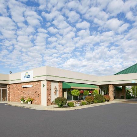 Days Inn By Wyndham Sidney Oh מראה חיצוני תמונה