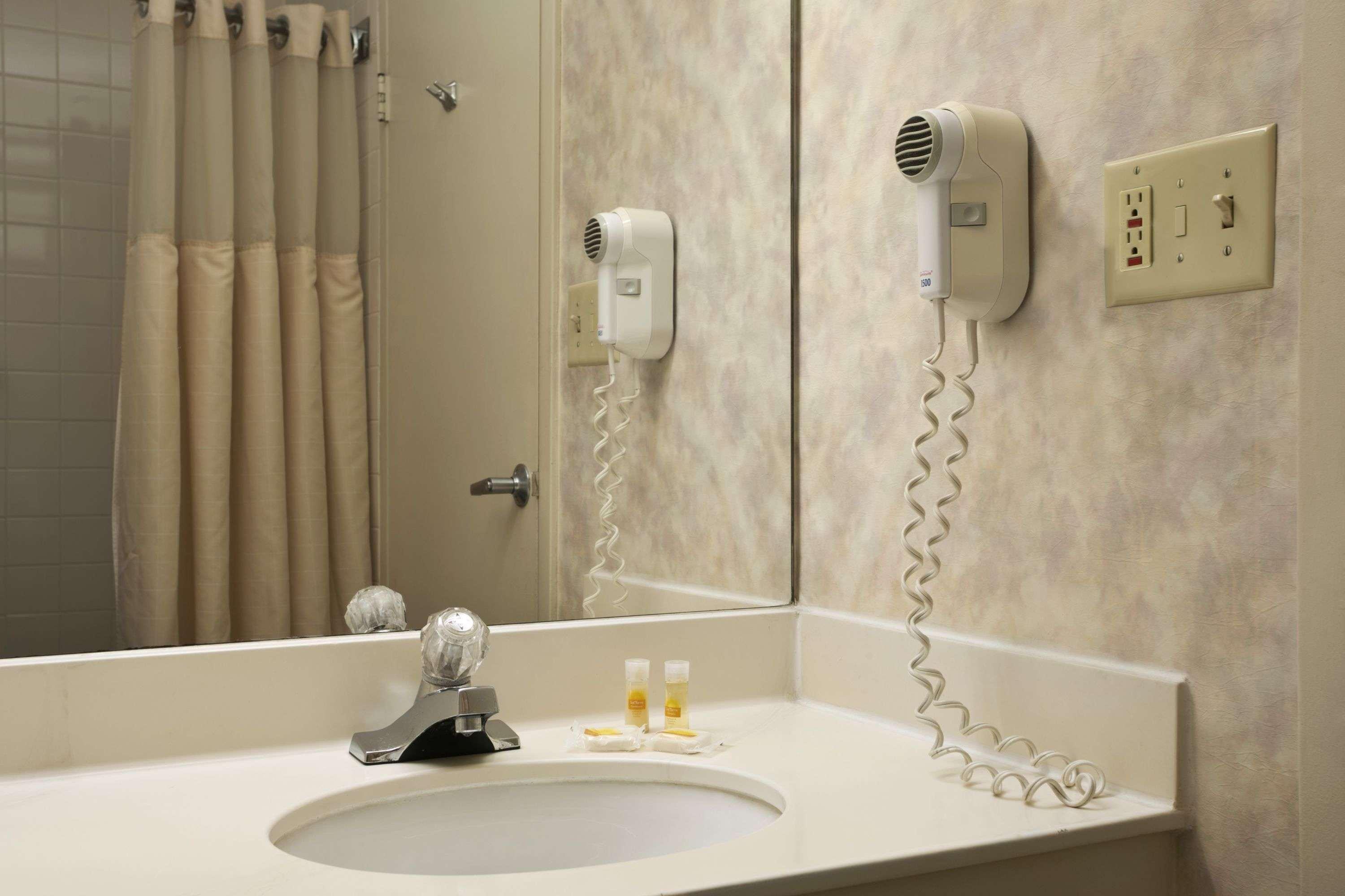 Days Inn By Wyndham Sidney Oh מראה חיצוני תמונה